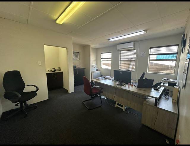 1,700M² WAREHOUSE TO LET IN SPARTAN